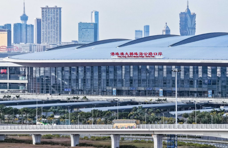 这是港珠澳大桥珠海公路口岸,远处是澳门市区(2026年1月6日摄)。 这是港珠澳大桥珠海公路口岸,远处是澳门市区(2026年1月6日摄)。