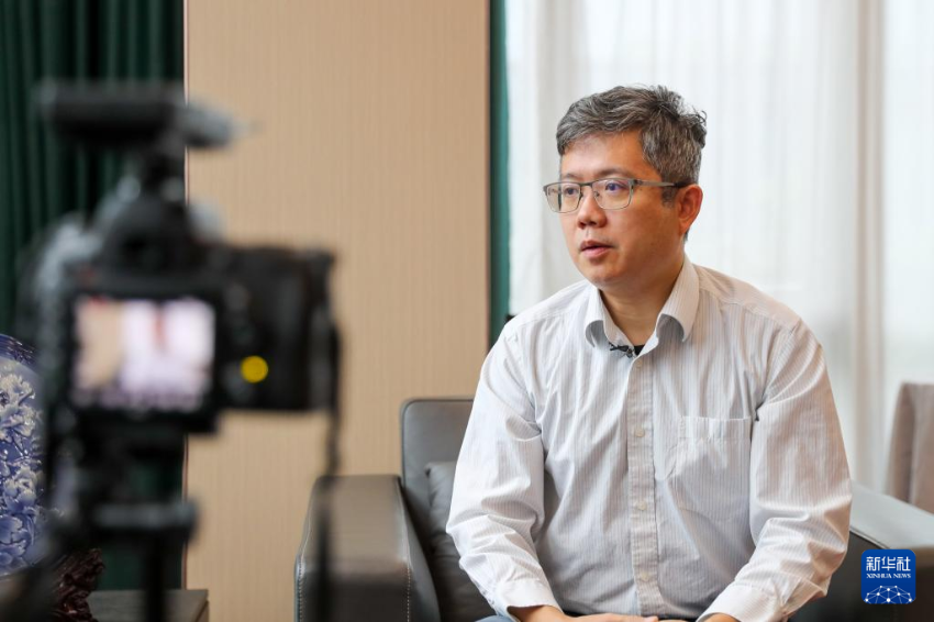 11月25日，在横琴澳门青年创业谷，纳金科技创始人雷震接受采访。