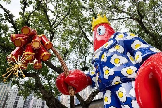 益隆炮竹厂旧址手持炮竹的“龙虾先生”。
