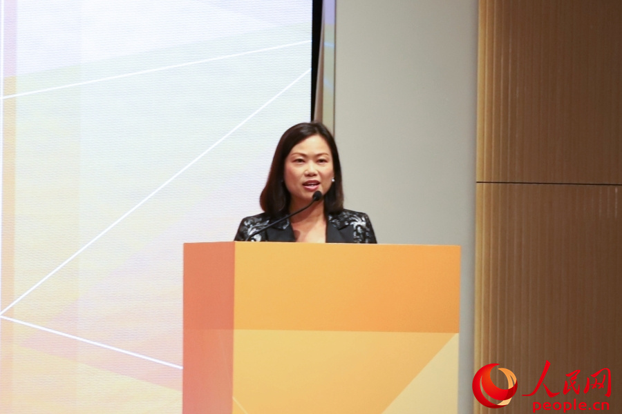 香港特区政府商务及经济发展局常任秘书长黄少珠致辞。
