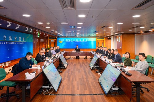 立法会选举管理委员会与廉政公署举行会议。