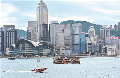 图为香港维多利亚港。