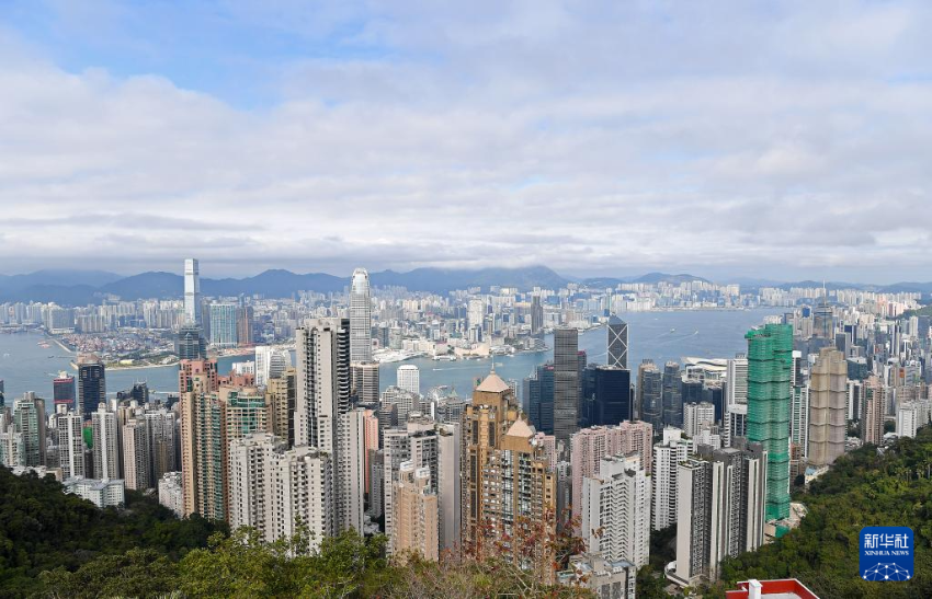 这是2025年2月1日拍摄的香港城市风光。
