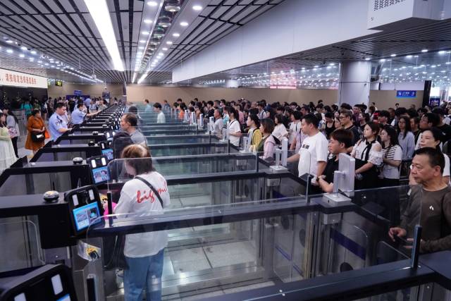 43.88万人次！拱北口岸单日通关客流再创新高