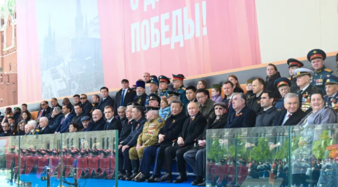 习近平出席俄罗斯纪念苏联伟大卫国战争胜利80周年庆典