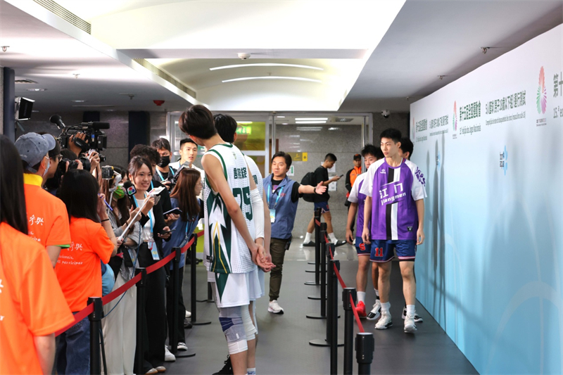 传媒采访演练。