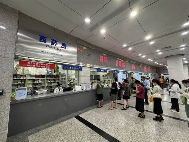 珠海市人民医院。