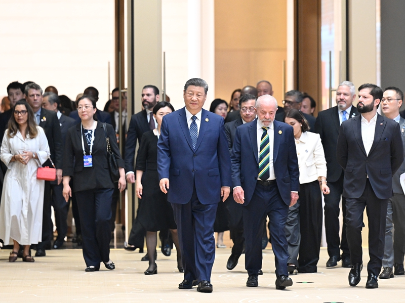 5月13日上午，国家主席习近平在北京国家会议中心出席中国－拉美和加勒比国家共同体论坛第四届部长级会议开幕式并发表主旨讲话。这是习近平同与会嘉宾出席开幕式。