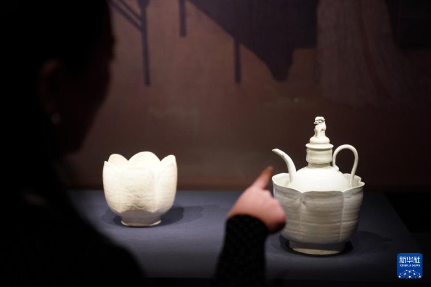 这是5月14日在香港故宫文化博物馆“流动的盛宴——中国饮食文化”展上拍摄的饮食器皿。