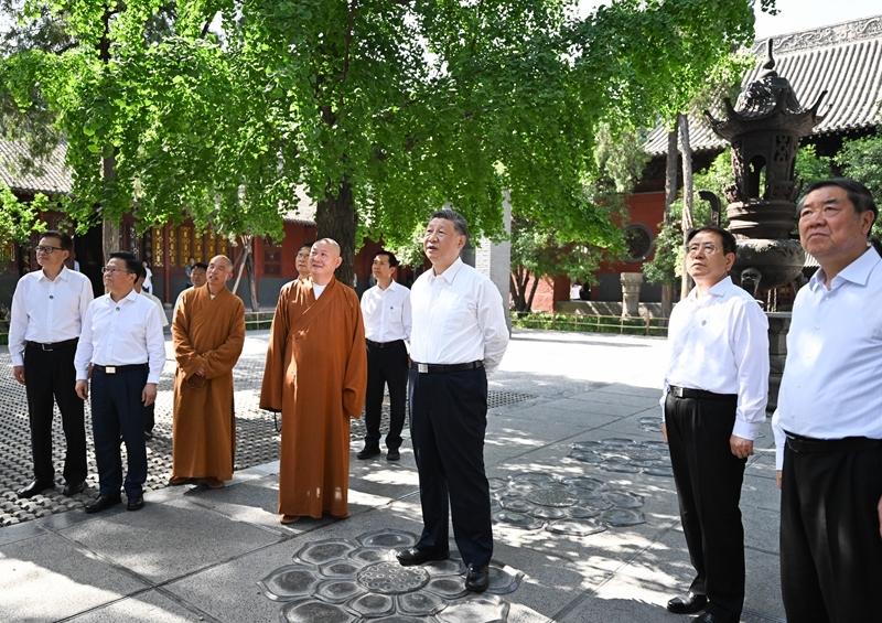 5月19日至20日，中共中央总书记、国家主席、中央军委主席习近平在河南考察。这是19日下午，习近平在洛阳白马寺考察。