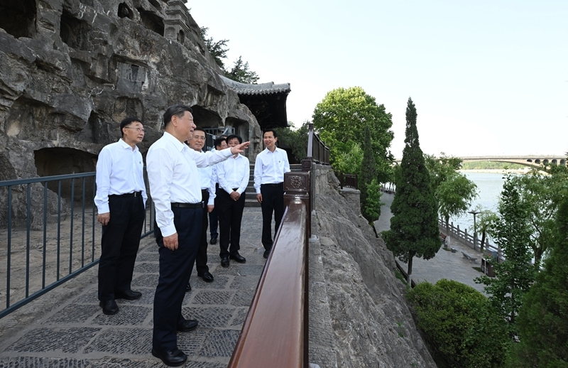 5月19日至20日，中共中央总书记、国家主席、中央军委主席习近平在河南考察。这是19日下午，习近平在洛阳龙门石窟考察。