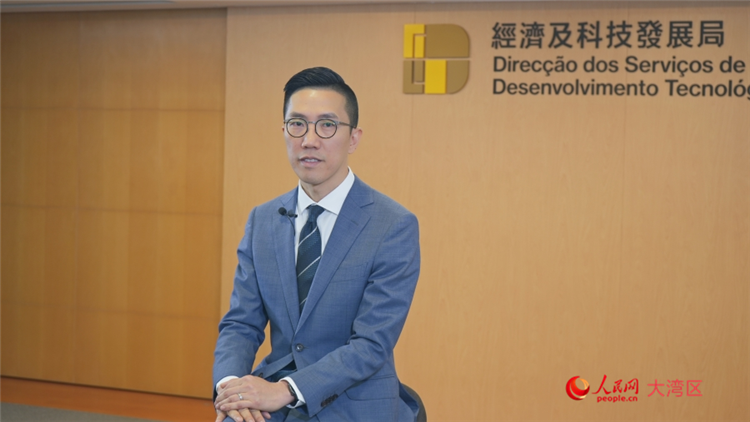 澳门特区政府经济及科技发展局局长邱润华接受人民网专访。
