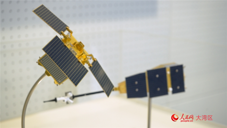 “澳科一号”卫星模型。