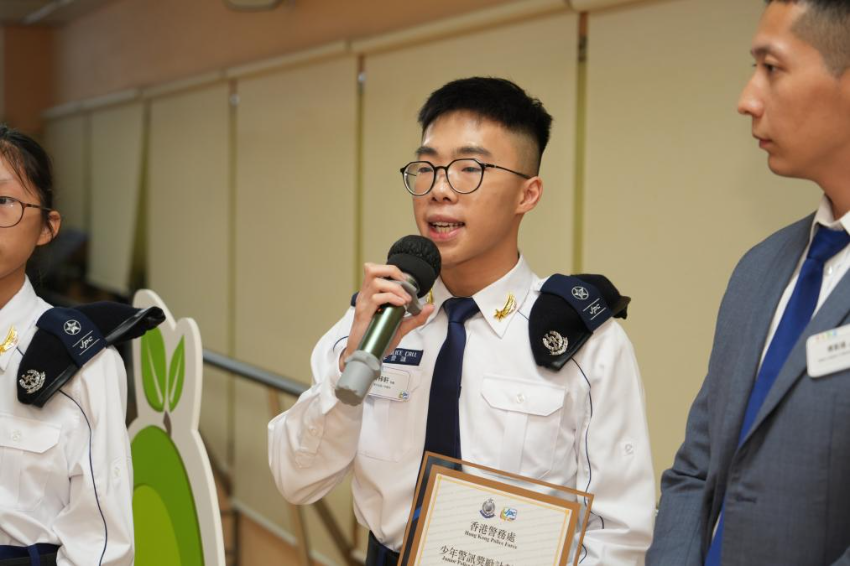 少年警讯金星得奖者曾梓轩在“少年警讯奖励计划2024颁奖典礼”上（2025年3月22日摄）。