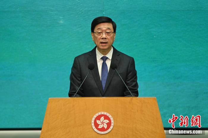 5月27日，香港特区行政长官李家超出席行政会议前会见媒体时表示，国际调解院落户为香港将带来多方面重大利益，不仅可提升香港国际地位，还能带来经济效益，并完善香港法治体系。 