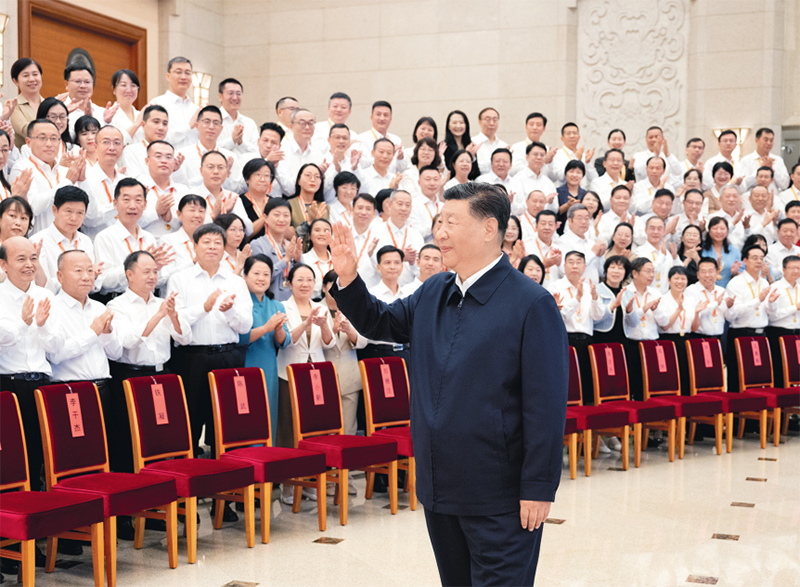 2024年9月9日，党和国家领导人习近平、李强、蔡奇、丁薛祥等在北京接见参加庆祝第四十个教师节暨全国教育系统先进集体和先进个人表彰活动代表。图片来源：新华网