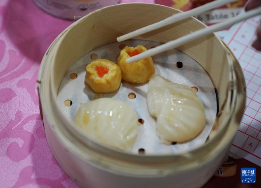 5月24日，在香港松悦园耆和护养院，老人家在进食软餐。