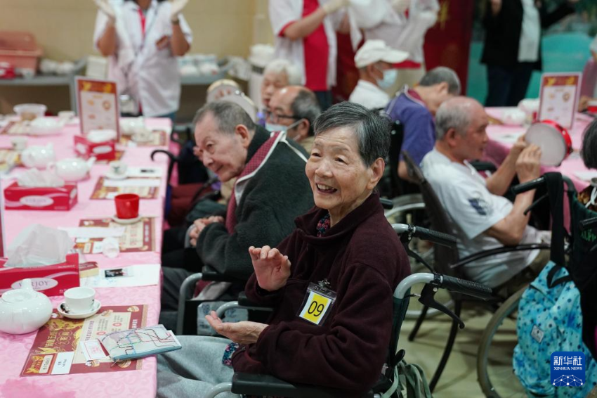 5月24日，在香港松悦园耆和护养院，老人家对“茶楼”的餐饮服务赞不绝口。