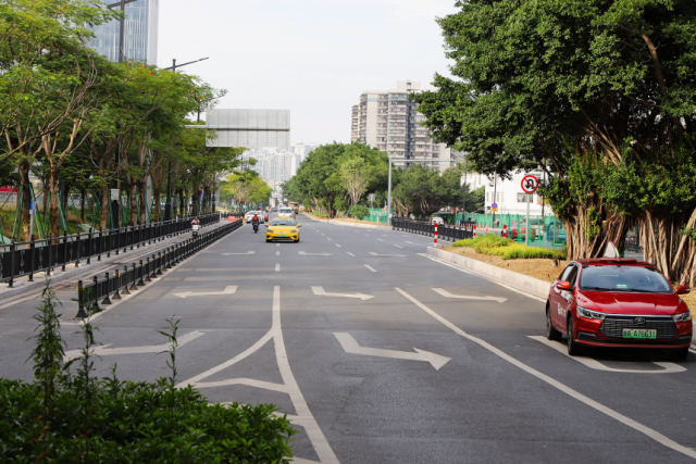 广州白云火车站东侧道路全要素提升。