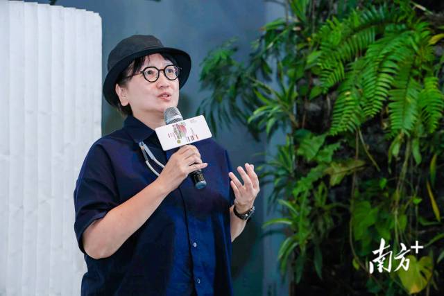 策展人周婉美介绍策展理念。