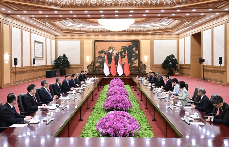 6月24日上午，国家主席习近平在北京人民大会堂会见来华进行正式访问的新加坡总理黄循财。图片来源：新华网