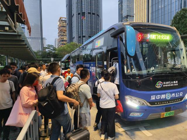 深中通道跨市公交客运量突破300万人次