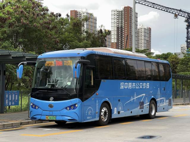 深中通道跨市公交客运量突破300万人次