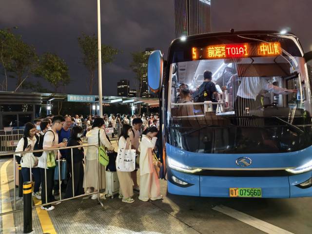 深中通道跨市公交客运量突破300万人次