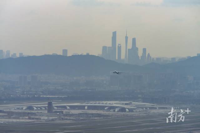广州白云机场第五跑道投产飞行校验任务顺利完成