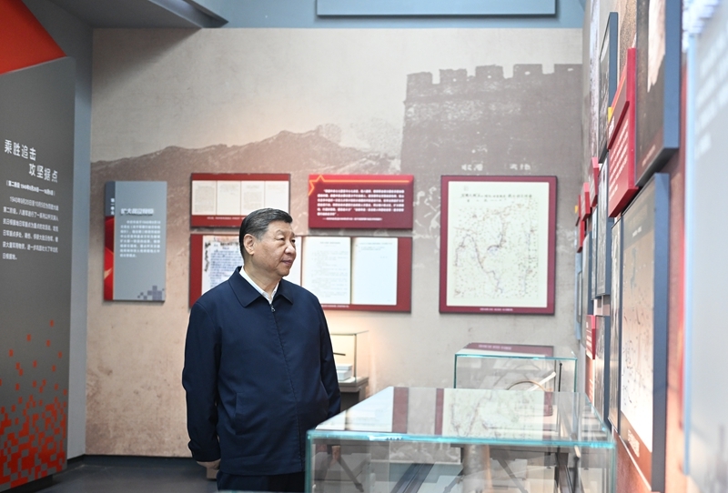 7月7日至8日，中共中央总书记、国家主席、中央军委主席习近平在山西考察。这是7日下午，习近平在位于阳泉市狮脑山的百团大战纪念馆考察。图片来源：新华网