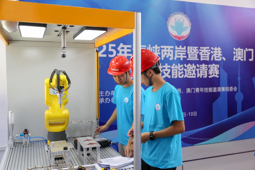 7月8日在上海第二工业大学拍摄的海峡两岸暨香港、澳门青年技能邀请赛现场。