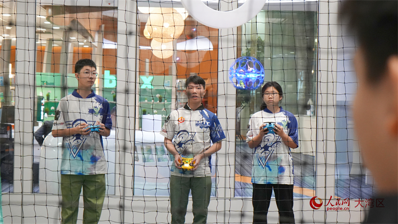 中国香港无人机总会带来“无人机足球”项目演示。