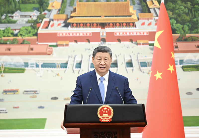 7月25日上午，国家主席习近平在北京人民大会堂接受16位驻华大使递交国书。这是仪式结束后，习近平在北京厅对使节们发表讲话。图片来源：新华网