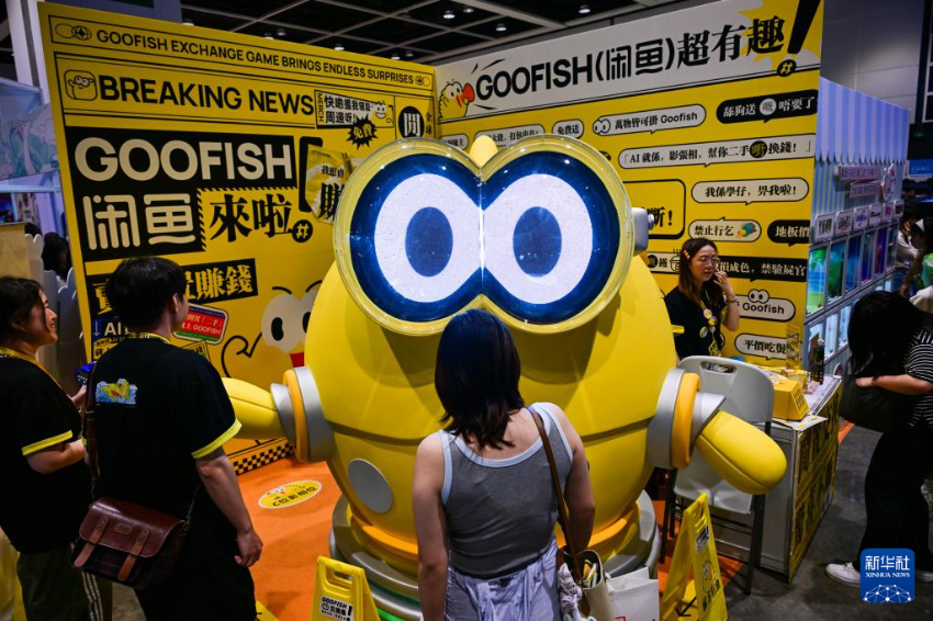 7月25日，人们在第26届香港动漫电玩节上参观。