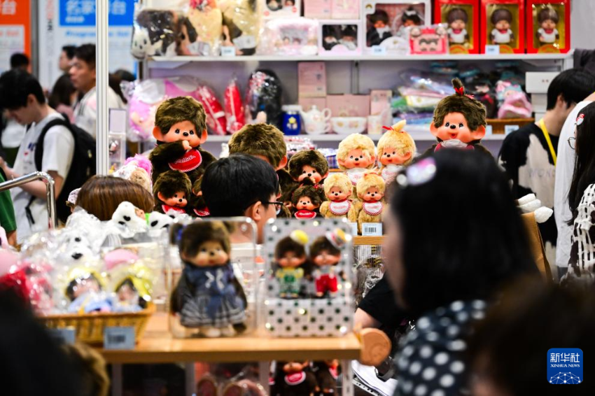 7月25日，人们在第26届香港动漫电玩节上参观。