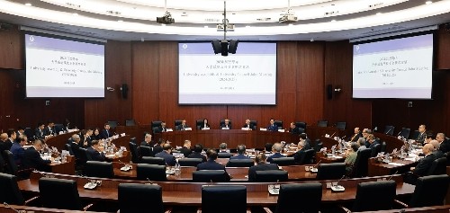 图为澳门大学举行大学议庭及校董会联席会议。