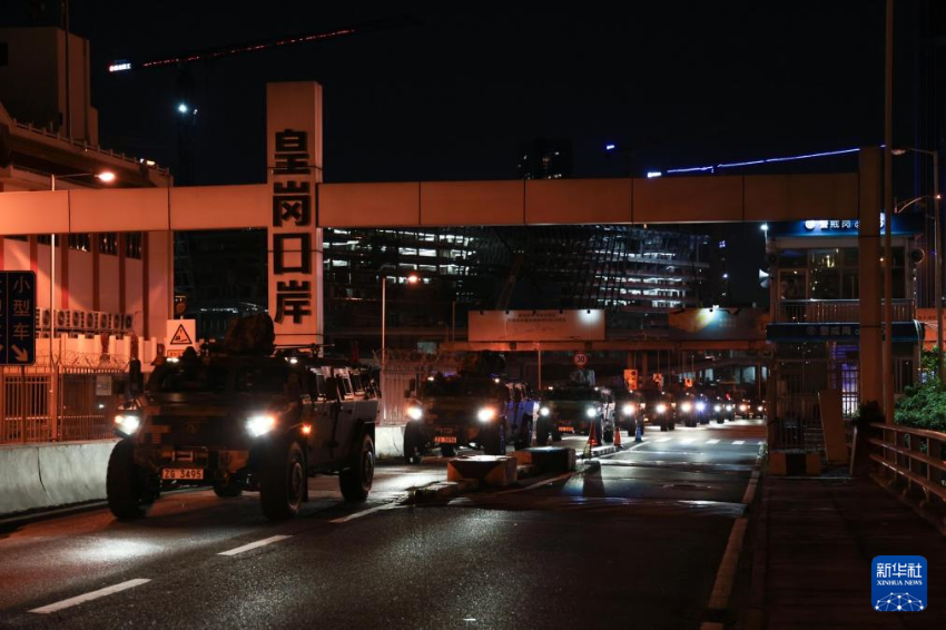 根据《中华人民共和国香港特别行政区驻军法》和中央军委命令，中国人民解放军驻香港部队于8月22日组织了第28次建制单位轮换，轮换行动于当晚顺利完成。
