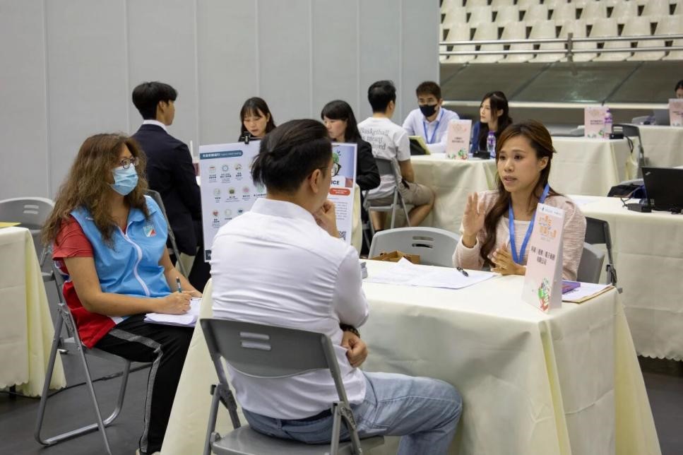 劳工局与教青局合办“澳门青年就业配对会及职前辅导会”。