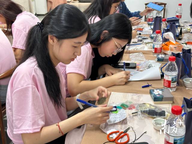 从“看一看”到“闯一闯”：大湾区香港青年实习计划这十年