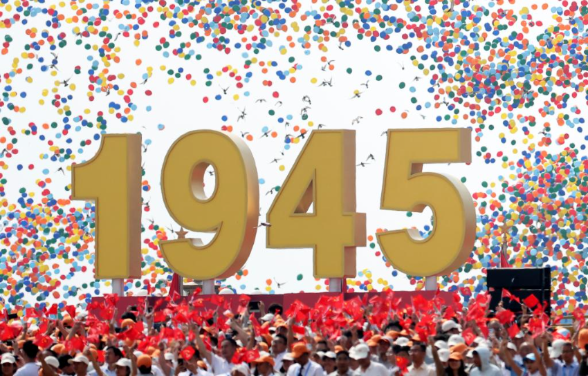 9月3日，纪念中国人民抗日战争暨世界反法西斯战争胜利80周年大会在北京隆重举行。这是纪念大会现场放飞和平鸽和气球。