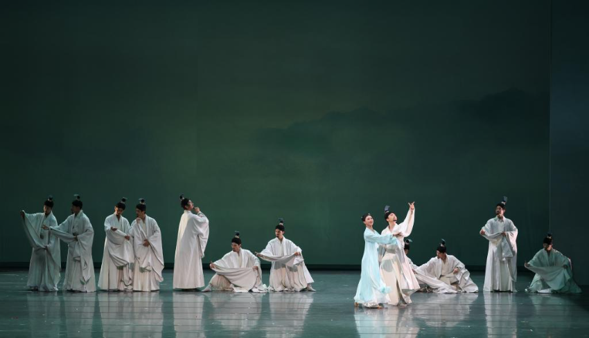 9月26日,上海歌舞团原创舞剧《李清照》在香港文化中心上演。 9月26日,上海歌舞团原创舞剧《李清照》在香港文化中心上演。