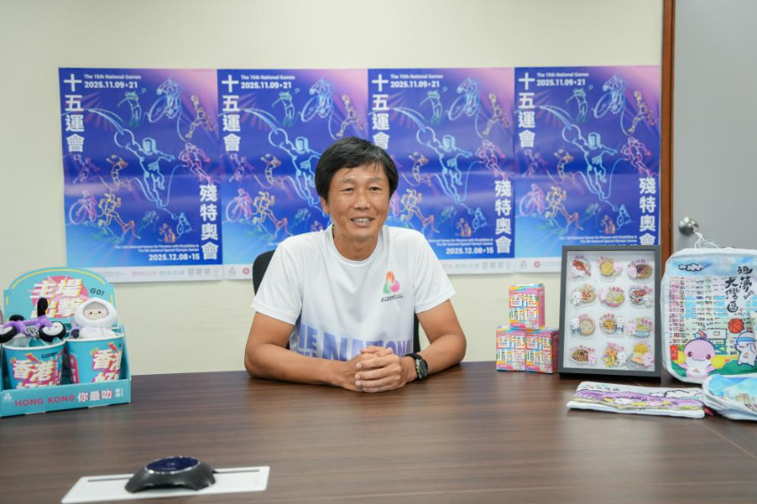 图为香港特区政府全运会统筹办公室主任杨德强接受新华社记者专访。 图为香港特区政府全运会统筹办公室主任杨德强接受新华社记者专访。