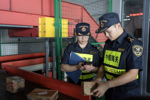 7年,港珠澳大桥进出口累计1.24万亿元 7年,港珠澳大桥进出口累计1.24万亿元