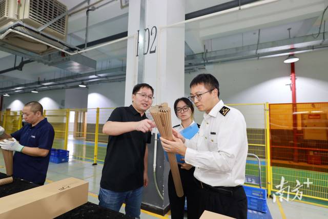 十五运火炬及设备顺利通关奔赴港澳! 十五运火炬及设备顺利通关奔赴港澳!