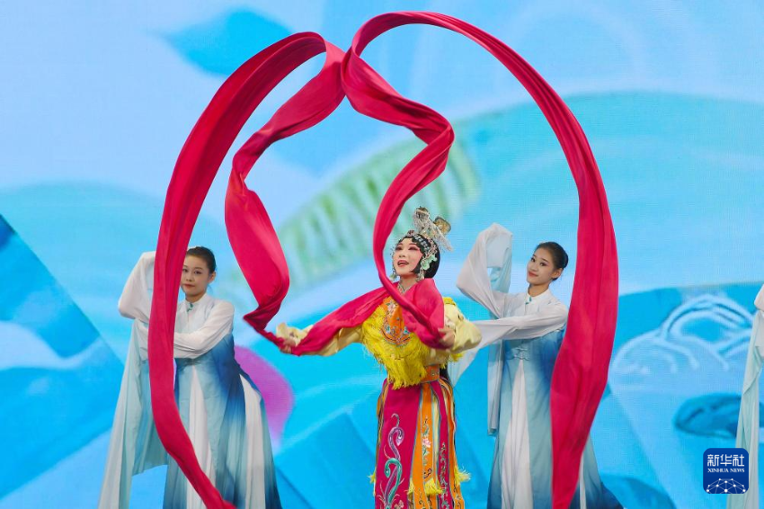 10月22日,演员表演河北梆子。 10月22日,演员表演河北梆子。