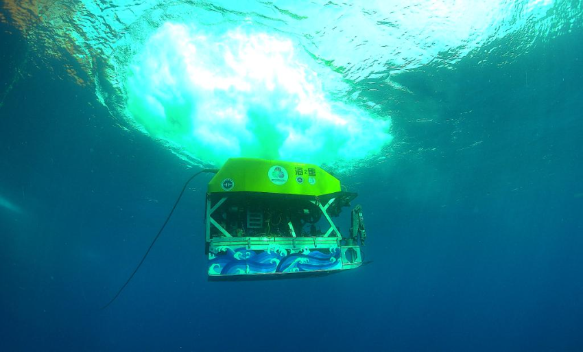 水中的“海马”号深海遥控潜水器(9月18日摄)。新华社发(陈驰摄) 水中的“海马”号深海遥控潜水器(9月18日摄)。新华社发(陈驰摄)