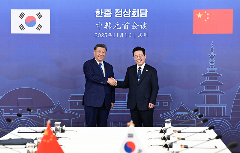 当地时间11月1日下午,韩国总统李在明同中国国家主席习近平在庆州博物馆举行会谈。图片来源:新华网 当地时间11月1日下午,韩国总统李在明同中国国家主席习近平在庆州博物馆举行会谈。图片来源:新华网