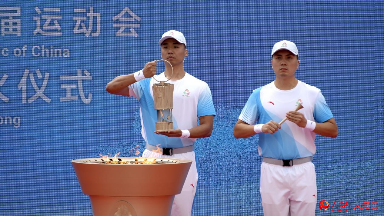 十五运会香港站火炬传递收火仪式。人民网 吴宇扬扬摄 十五运会香港站火炬传递收火仪式。人民网 吴宇扬扬摄