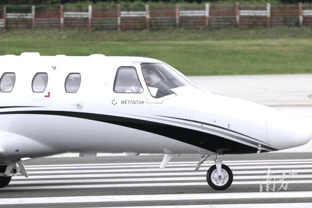 在大湾区，可以随时随地小程序“一键包机”打飞的了