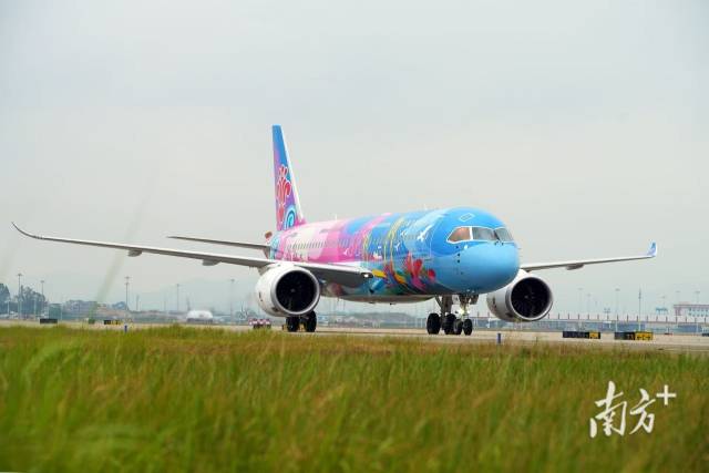 C919十五运会彩绘飞机“大美湾区”号今日首航